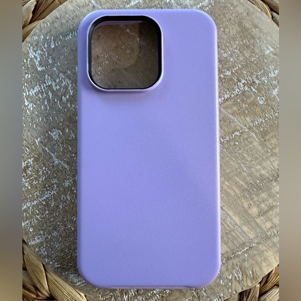 Otterbox iPhone 14 Pro case - lavender purple
